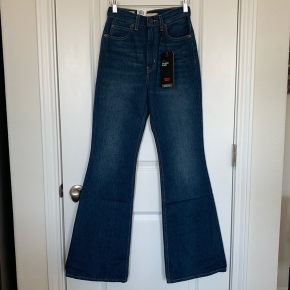 Leviβs 70s High Rise Flare Jean in Sonoma Wash - Picture 3 of 9